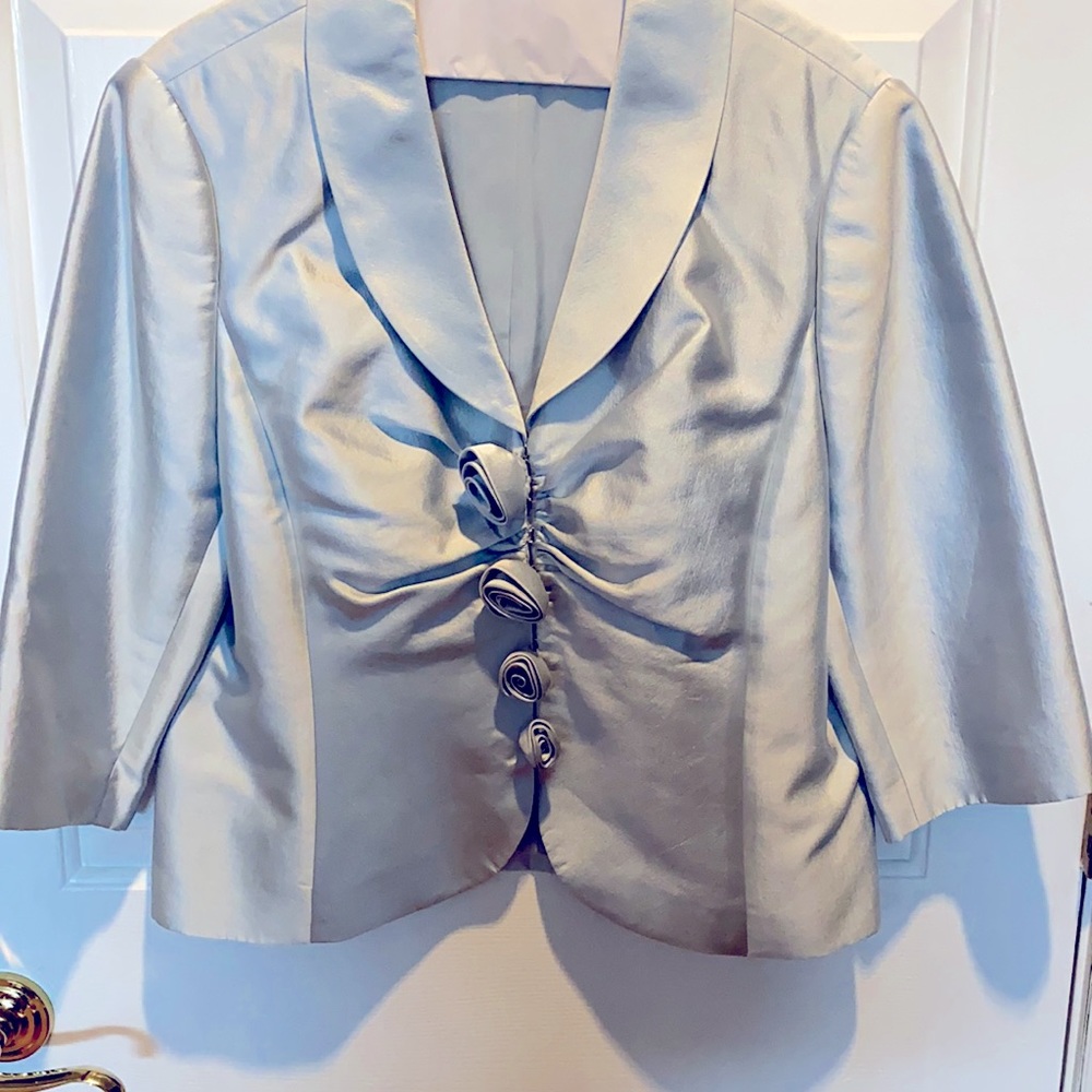 Beautiful two piece 75% silk evening suit by Adrienne Papell